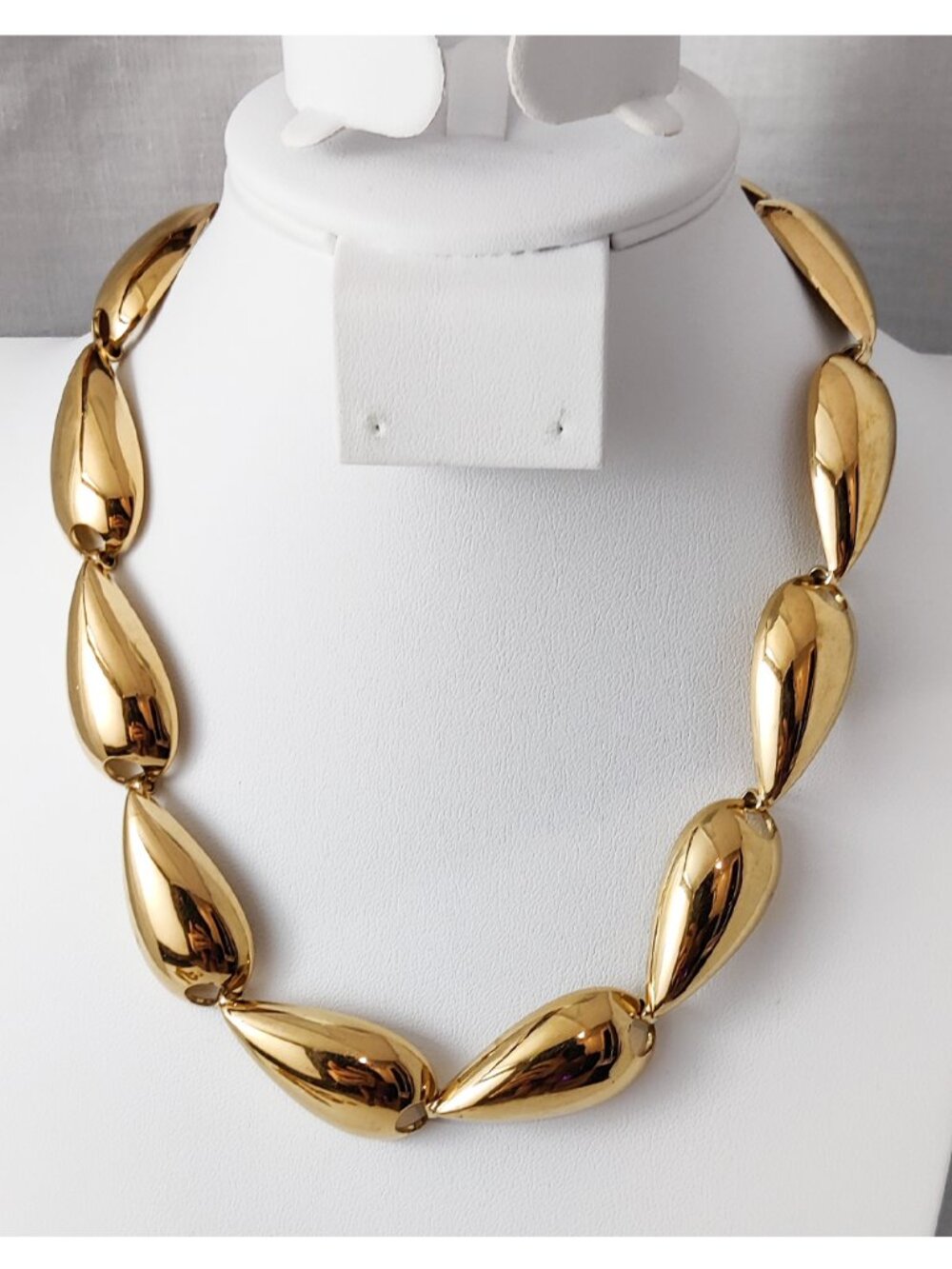 Vintage Gold Tone Teardrop Link Choker Necklace Possibly Unsigned Trifari?